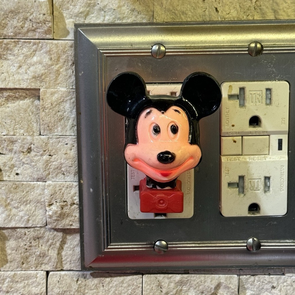 Vintage Walt Disney Mickey Mouse Head Plastic Night Light Tested Works Bedroom